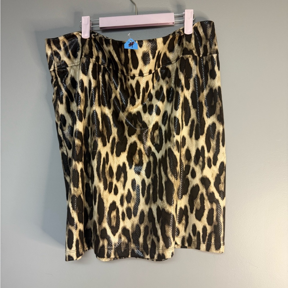 Chico’s leopard print skirt with elastic waist size 3